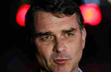  Flávio Bolsonaro admite cobrança a Vorcaro, mas nega crime 